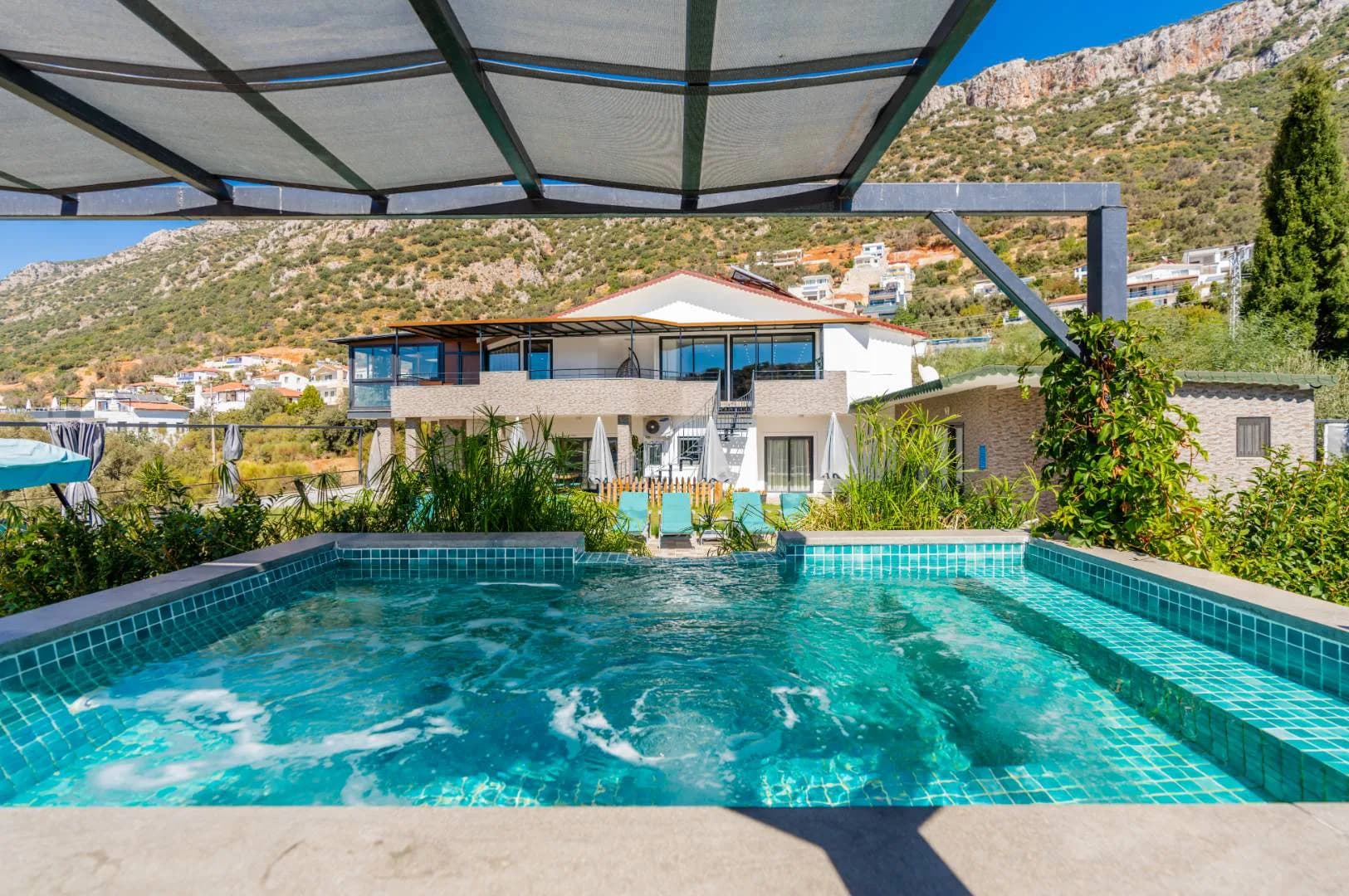 Kaş Bezirgan'da Manzaralı, Özel Havuz ve Olanaklı, Lüks Kiralık Villa görsel 2