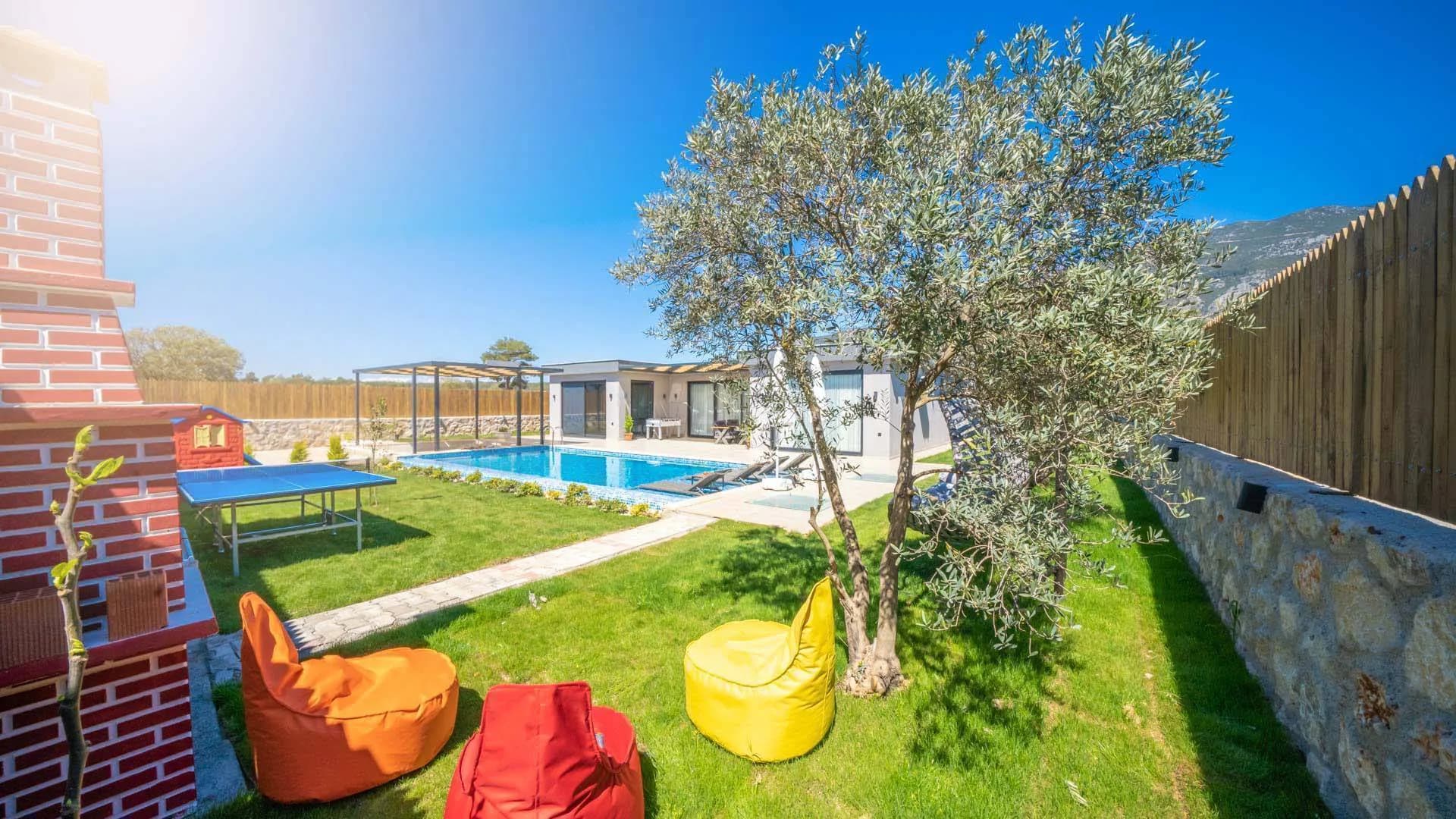 Kaş Palamut'ta Yemyeşil Geniş Bahçeli, Özel Havuzlu, Kiralık villa görsel 3