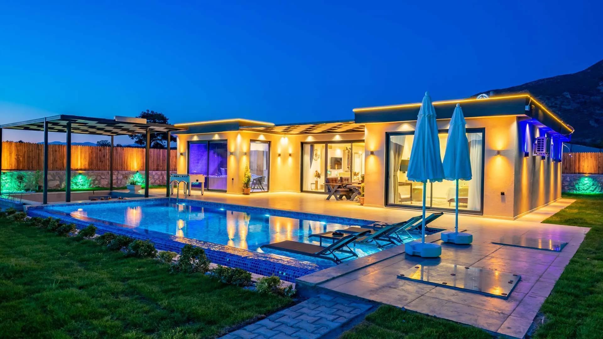 Kaş Palamut'ta Yemyeşil Geniş Bahçeli, Özel Havuzlu, Kiralık villa görsel 1