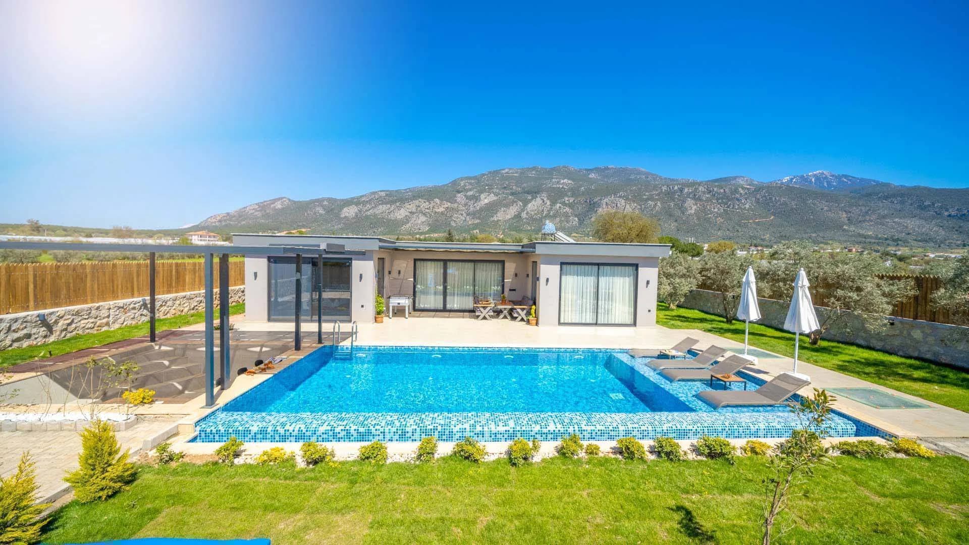 Kaş Palamut'ta Yemyeşil Geniş Bahçeli, Özel Havuzlu, Kiralık villa görsel 2