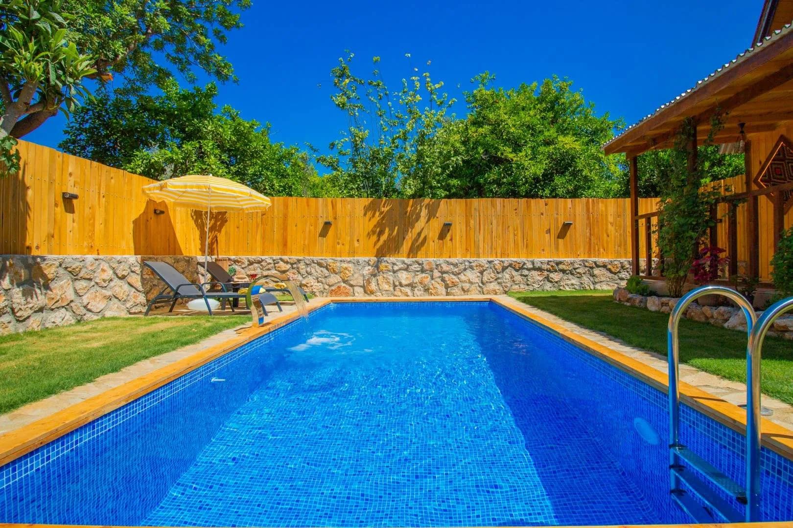 Kaş Çayköy'de Yeşillikler İçerisinde, Özel Havuzlu, Jakuzili Bungalov görsel 3