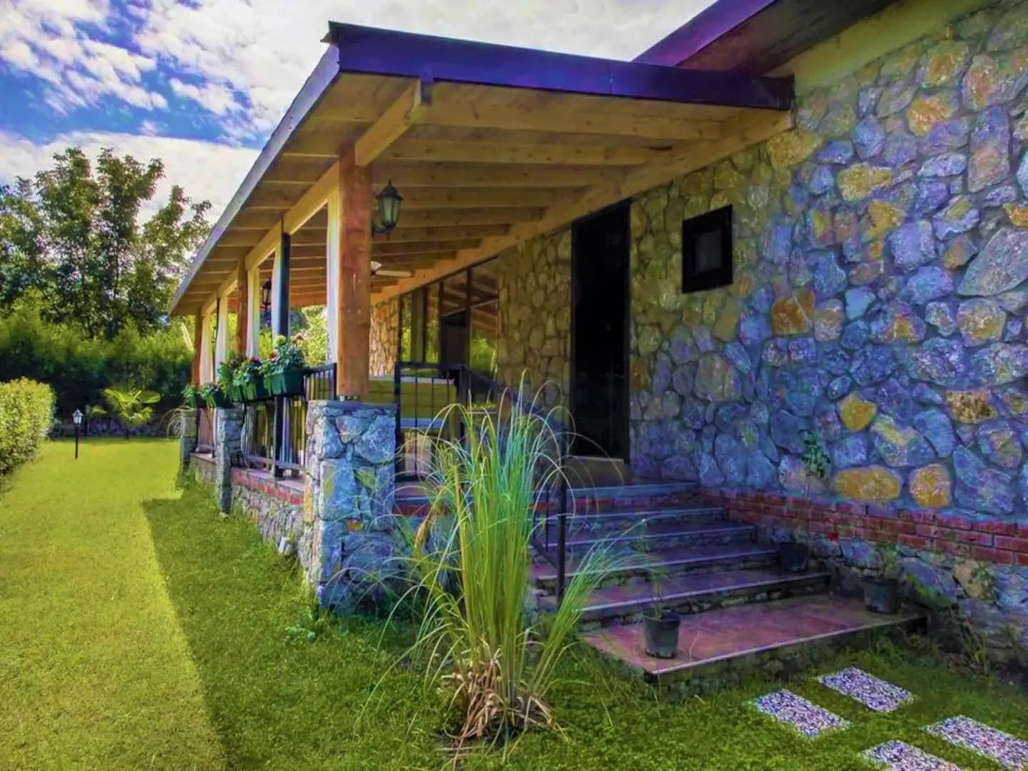 Sapanca Soğuksu'da Yemyeşil Doğada, Özel Havuzlu, Konforlu Villa görsel 1