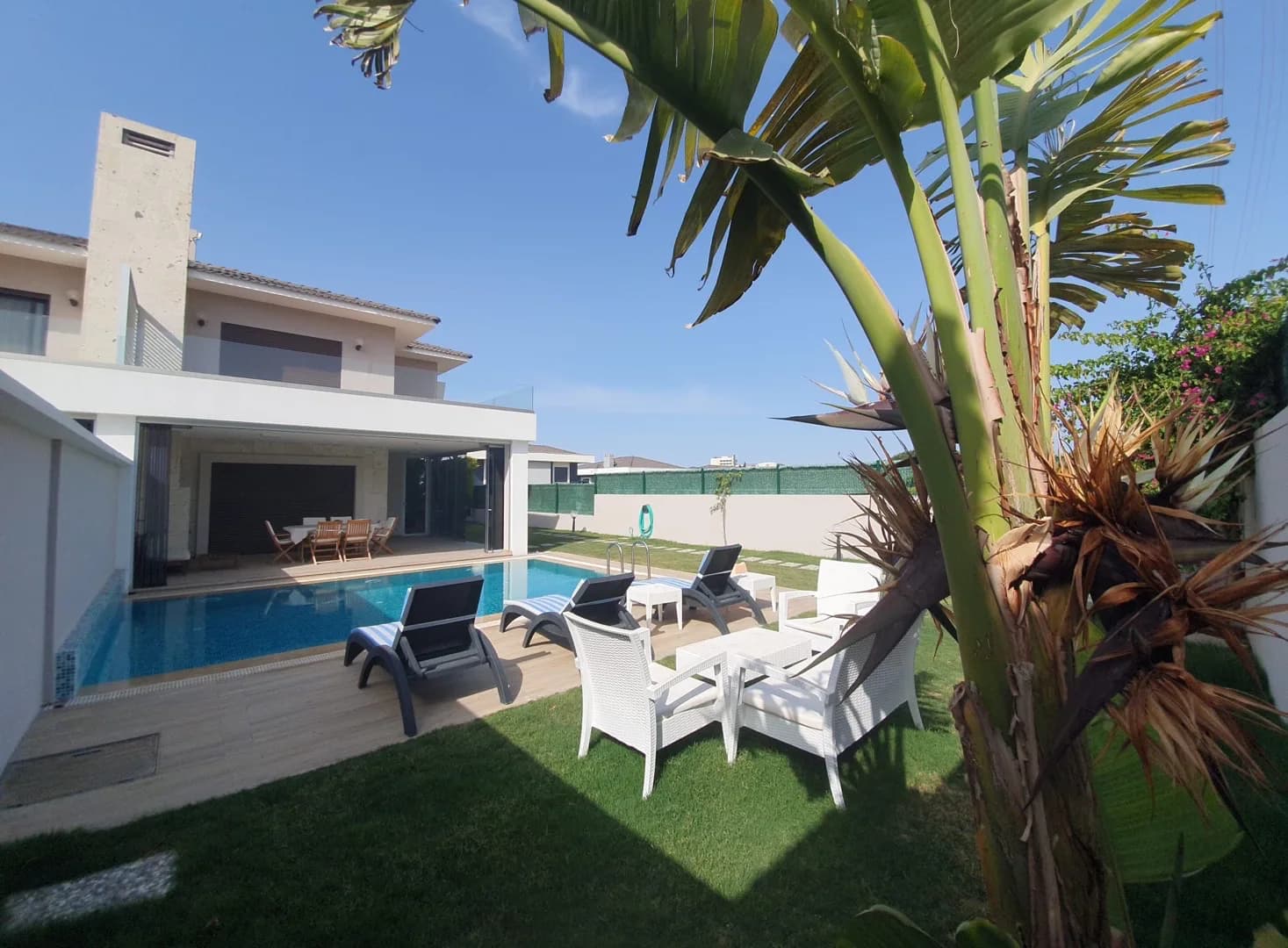 Çeşme Ali Bostan Plajına Yakın, Özel Havuzlu, Bahçeli, Konforlu Villa görsel 3