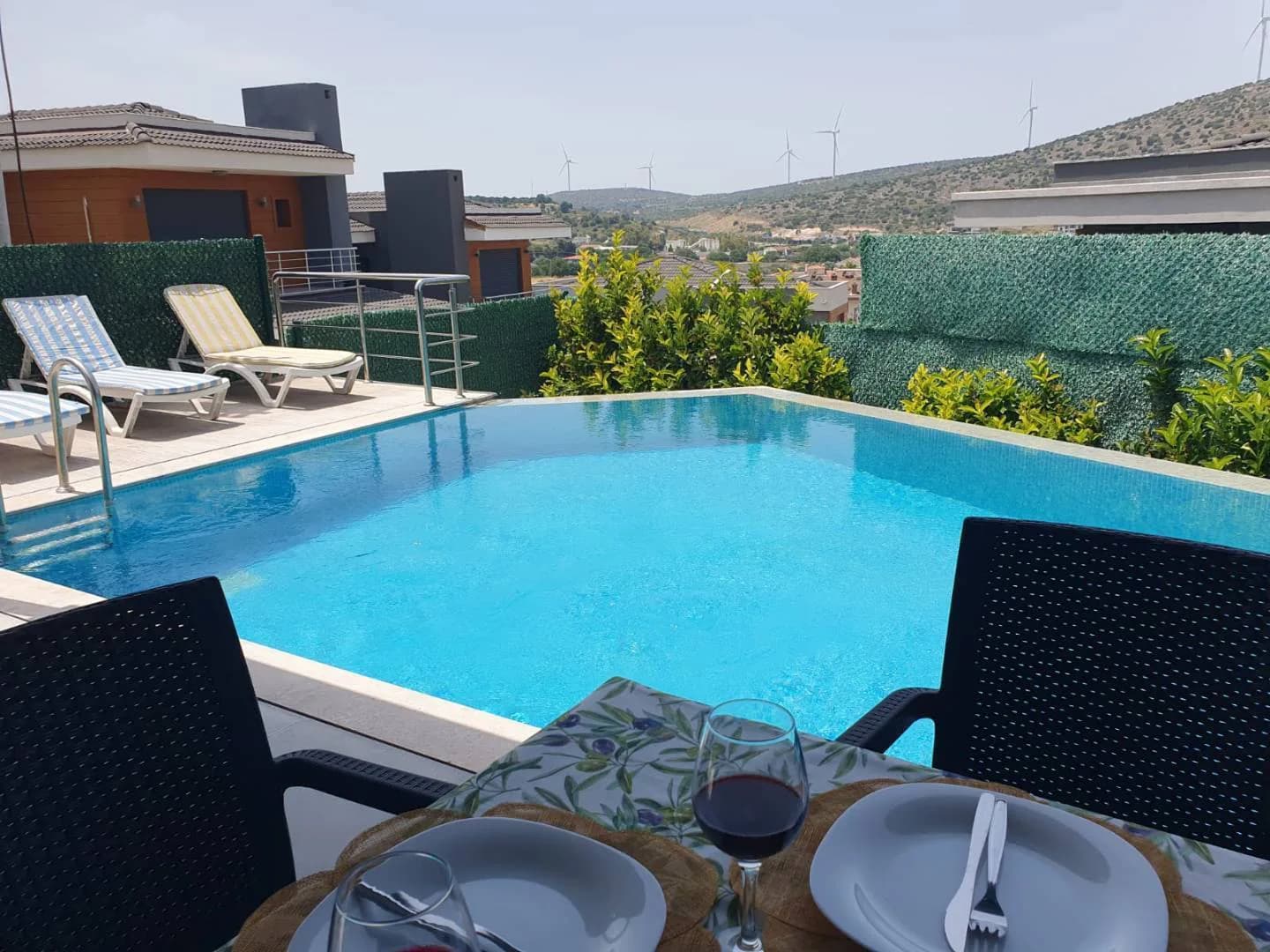 Çeşme'de Marinaya Yakın, Merkezi Konumda, Özel Havuzlu, Kiralık Villa görsel 2