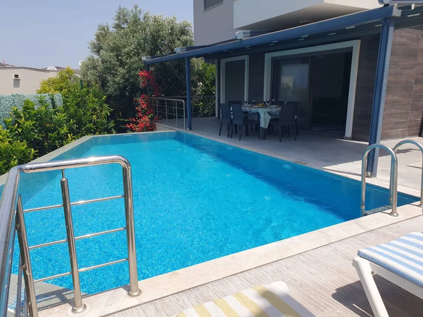 Çeşme'de Marinaya Yakın, Merkezi Konumda, Özel Havuzlu, Kiralık Villa görsel 1