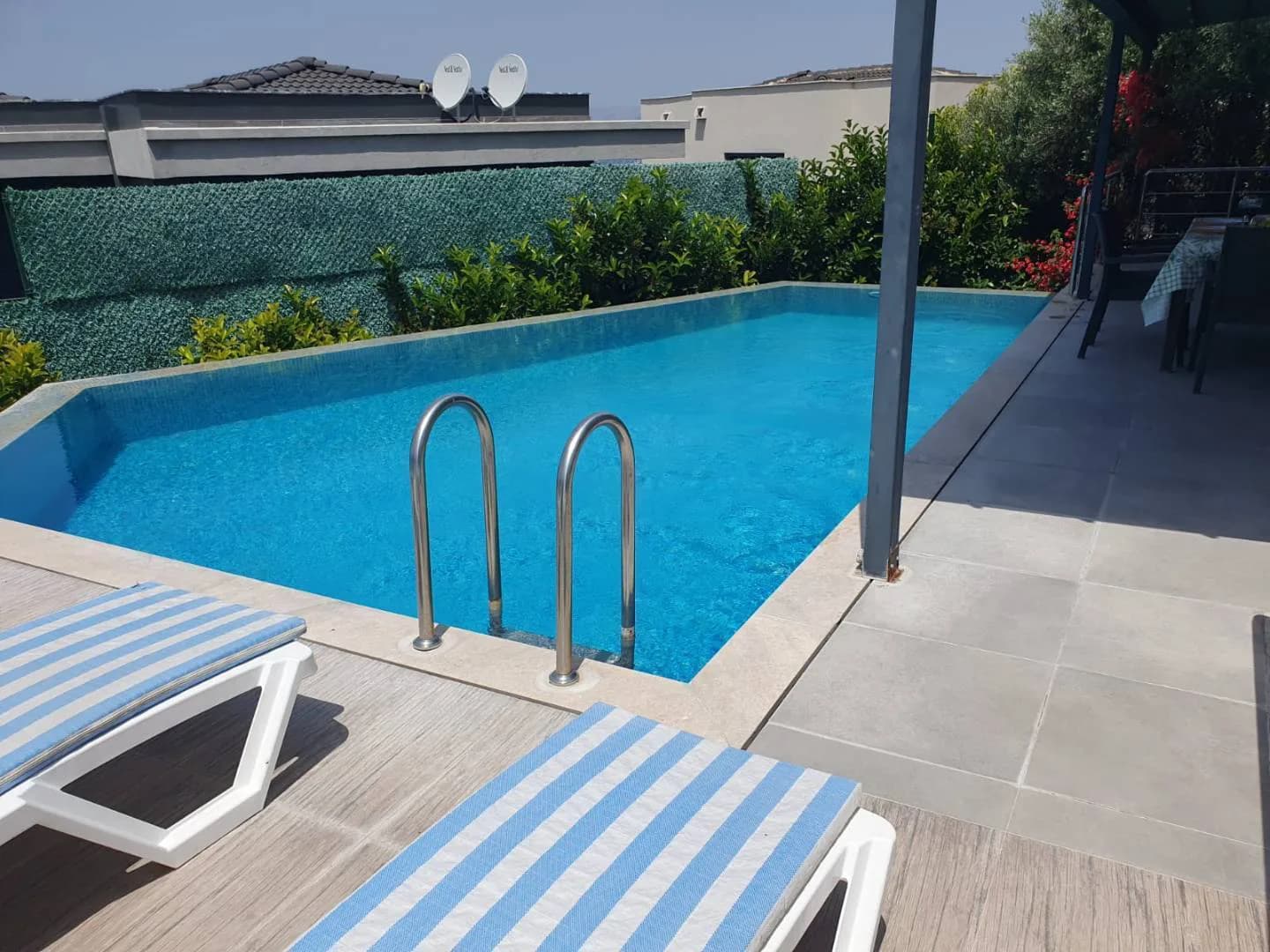 Çeşme'de Marinaya Yakın, Merkezi Konumda, Özel Havuzlu, Kiralık Villa görsel 3