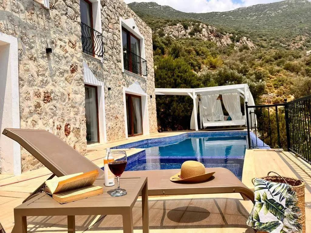 Kalkan Akbel'de Taş Mimarili, Sonsuzluk Havuzlu, Kiralık Villa görsel 2