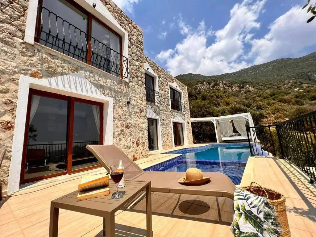 Kalkan Akbel'de Taş Mimarili, Sonsuzluk Havuzlu, Kiralık Villa görsel 3
