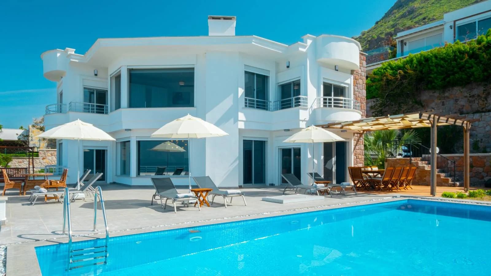 Bodrum Turgutreis'te Deniz Manzaralı, Özel Havuzlu, Bahçeli Villa görsel 3
