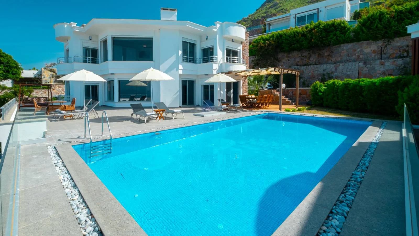 Bodrum Turgutreis'te Deniz Manzaralı, Özel Havuzlu, Bahçeli Villa görsel 2