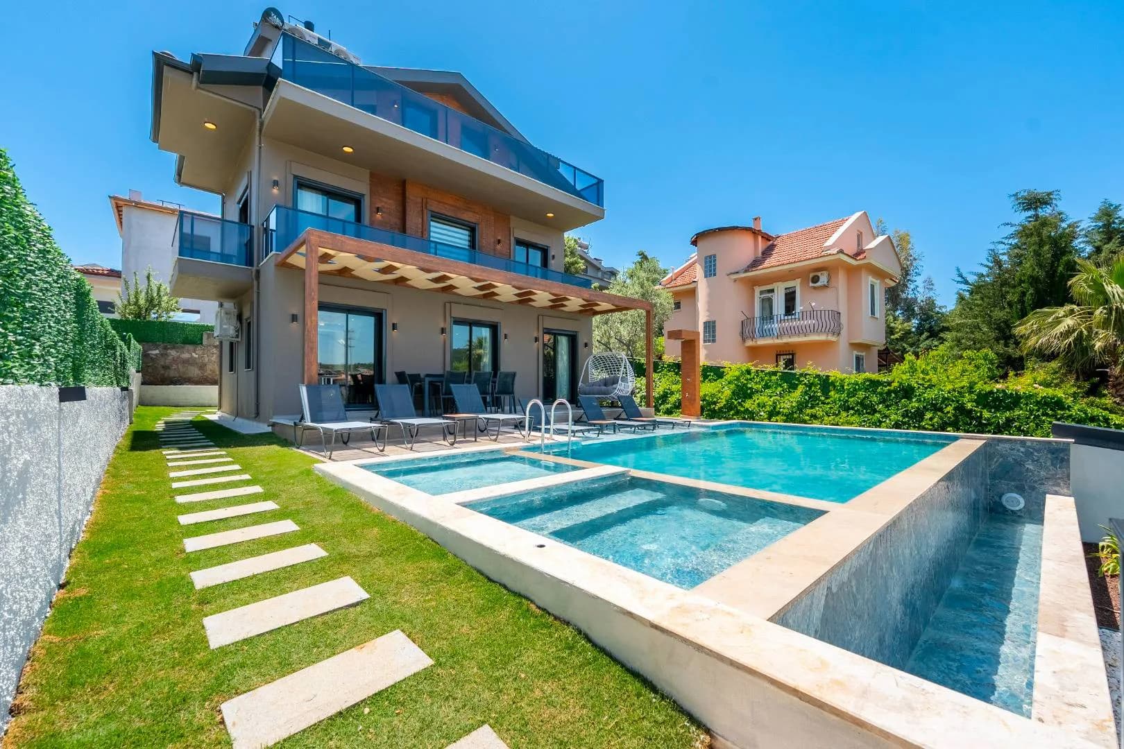 Fethiye Ölüdeniz'de Merkezi Konumda, Özel Havuzlu, Merkezi Villa görsel 1