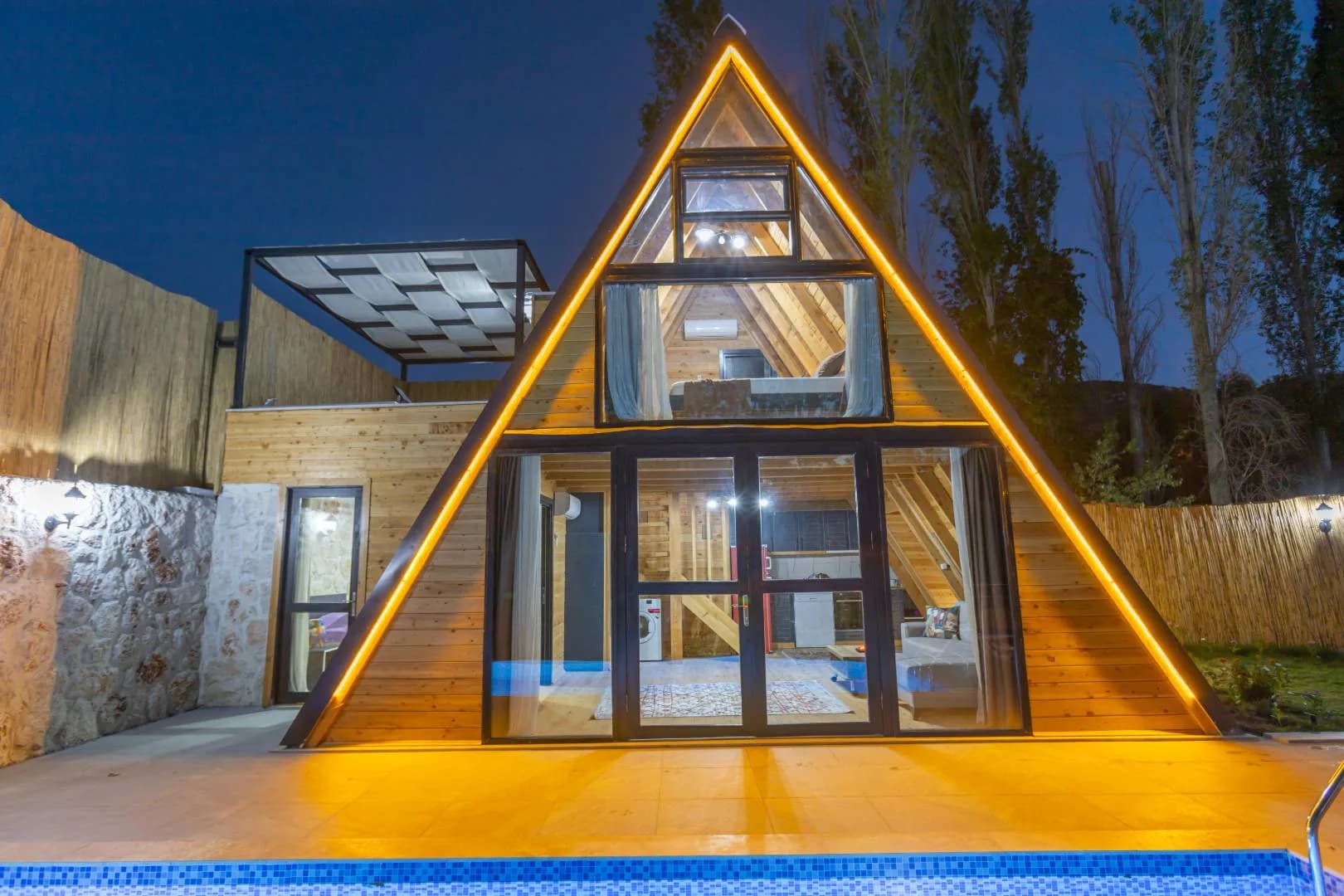 Kaş Sarıbelen'de Doğa Manzaralı, Özel Havuzlu, Huzurlu Bungalov görsel 1