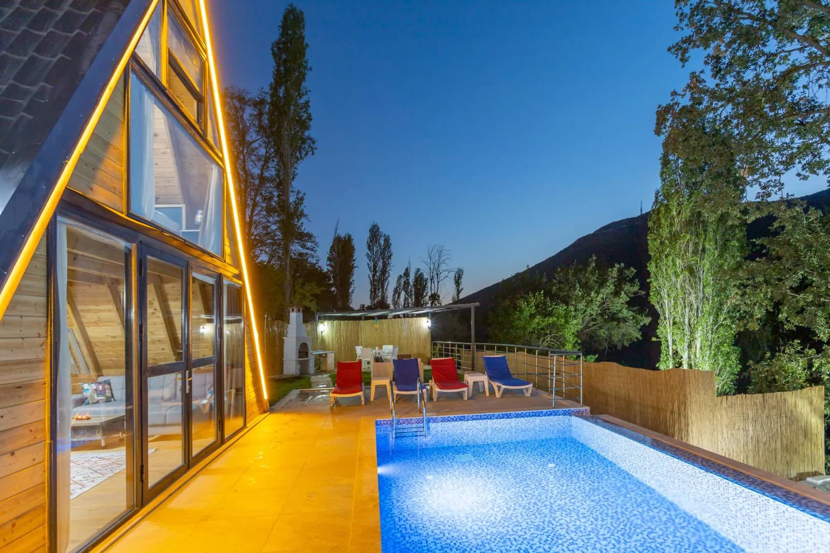 Kaş Sarıbelen'de Doğa Manzaralı, Özel Havuzlu, Huzurlu Bungalov görsel 3