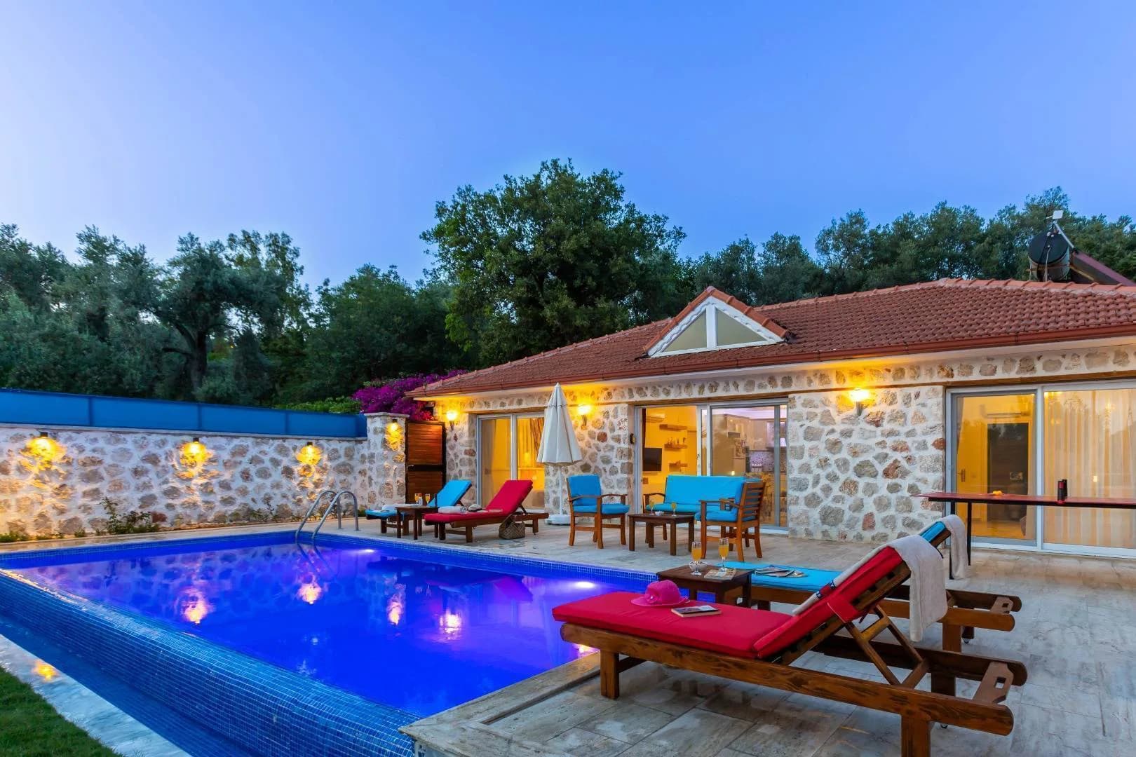 Kaş Üzümlü'de Gözlerden Uzak Konumda, Özel Havuzlu, Kiralık Taş Ev görsel 1