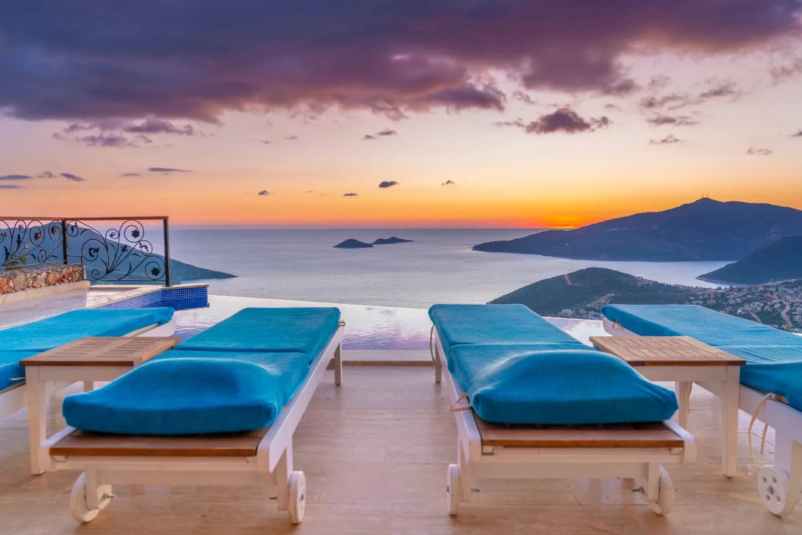 Kaş Bezirgan'da Deniz ve Ada Manzaralı, Özel Havuzlu, Lüks Villa görsel 1