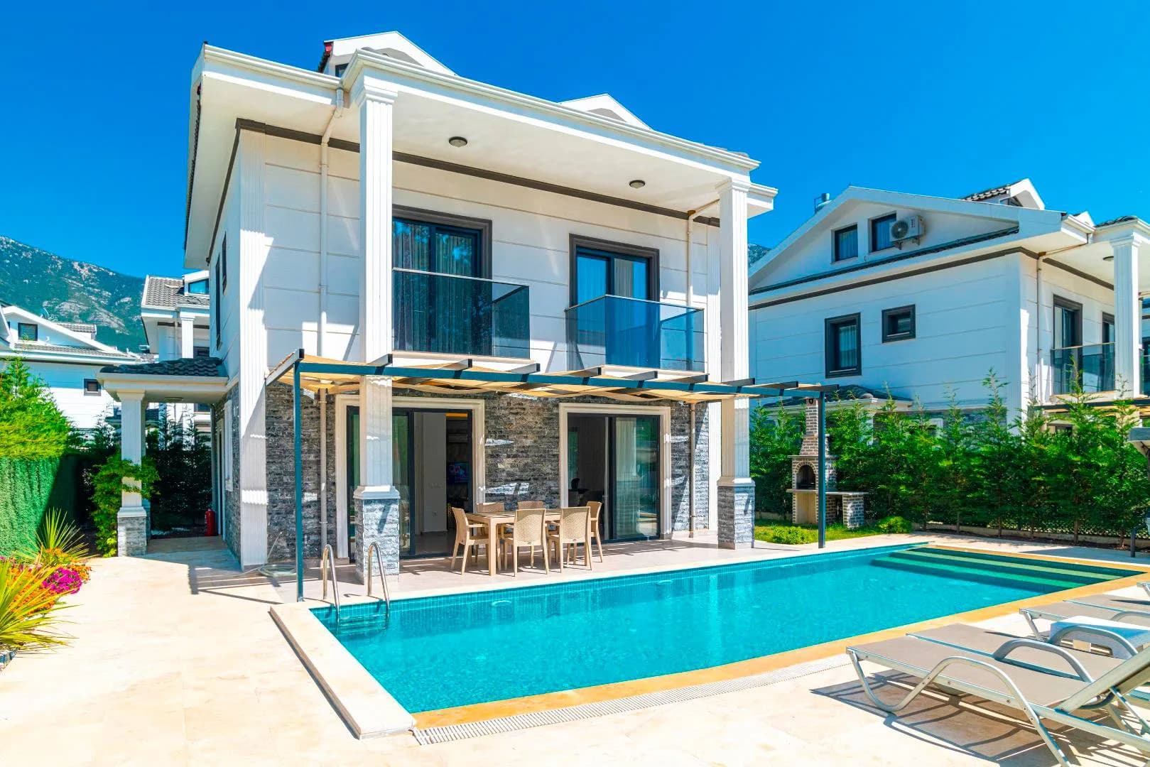 Fethiye Ölüdeniz'de Elverişli Konumda, Özel Havuzlu, 4+1 Kiralık Villa görsel 1