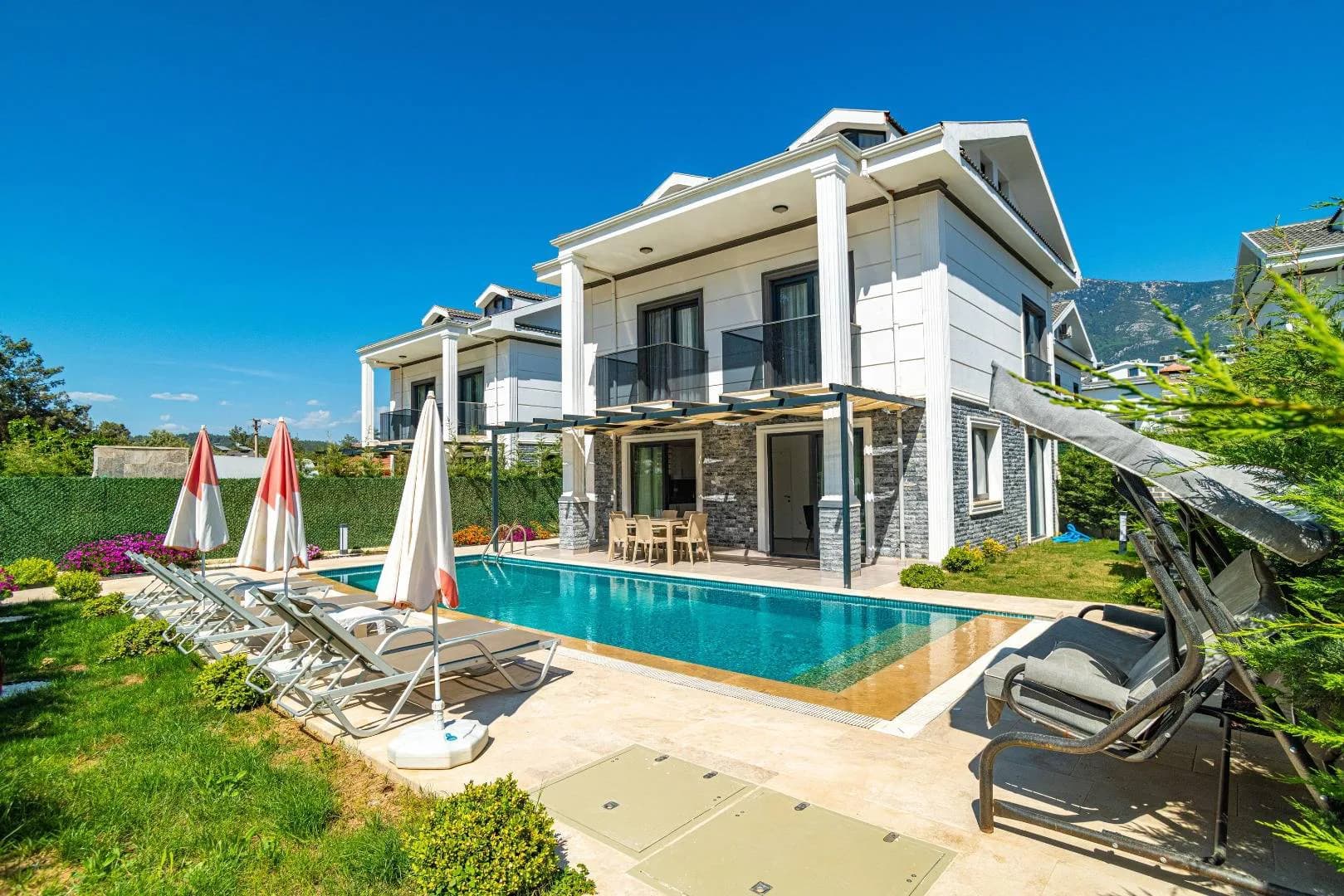 Fethiye Ölüdeniz'de Elverişli Konumda, Özel Havuzlu, 4+1 Kiralık Villa görsel 3