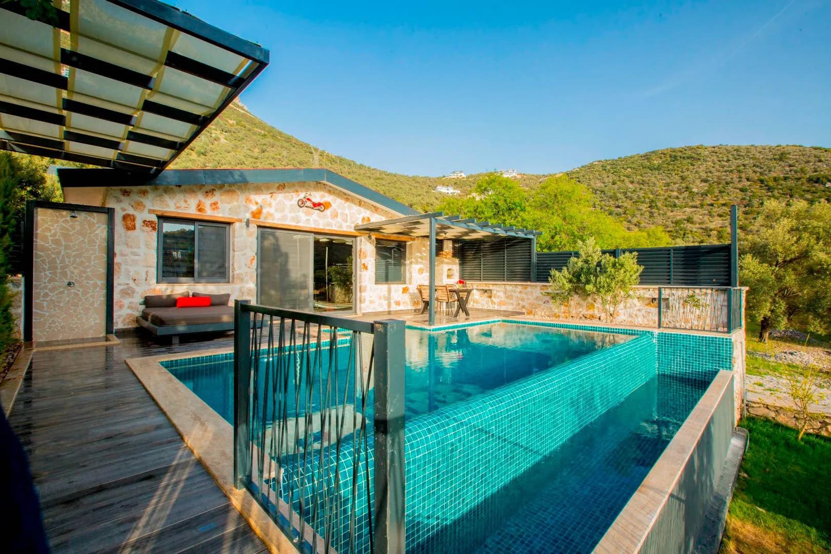 Kaş Bezirgan'da Yemyeşil Bahçeli, Özel Havuzlu, 1+1 Villa görsel 1