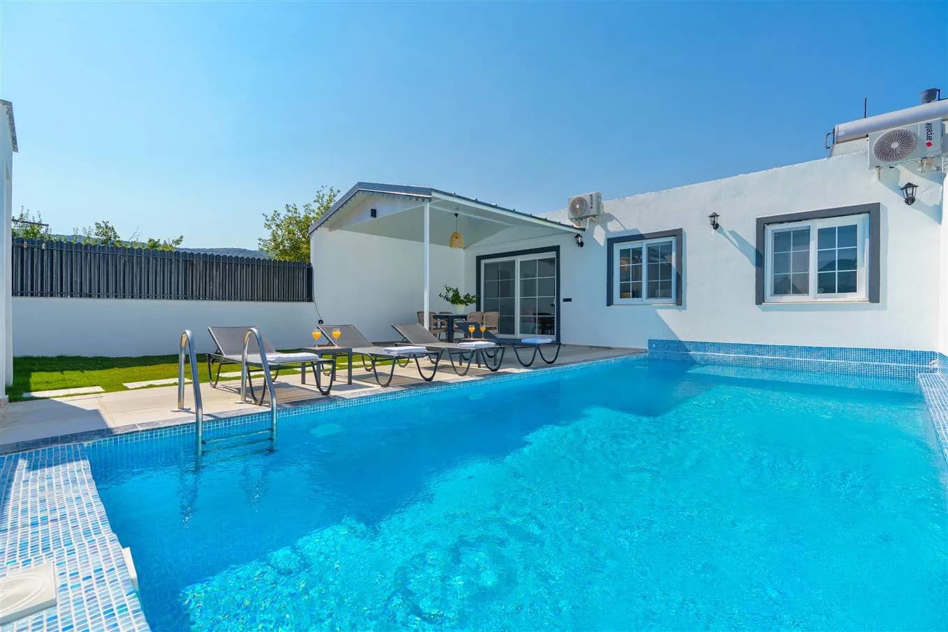 Kaş Bezirgan'da Sessiz Konumda, Özel Havuzlu, Kiralık Villa görsel 1