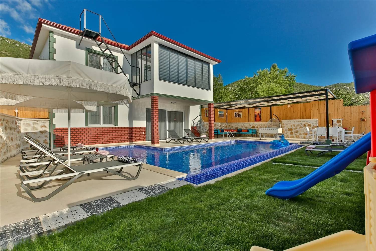 Kaş Bezirgan'da Geniş Bahçeli, Özel Havuzlu, Çocuk Oyun Alanlı Villa görsel 1