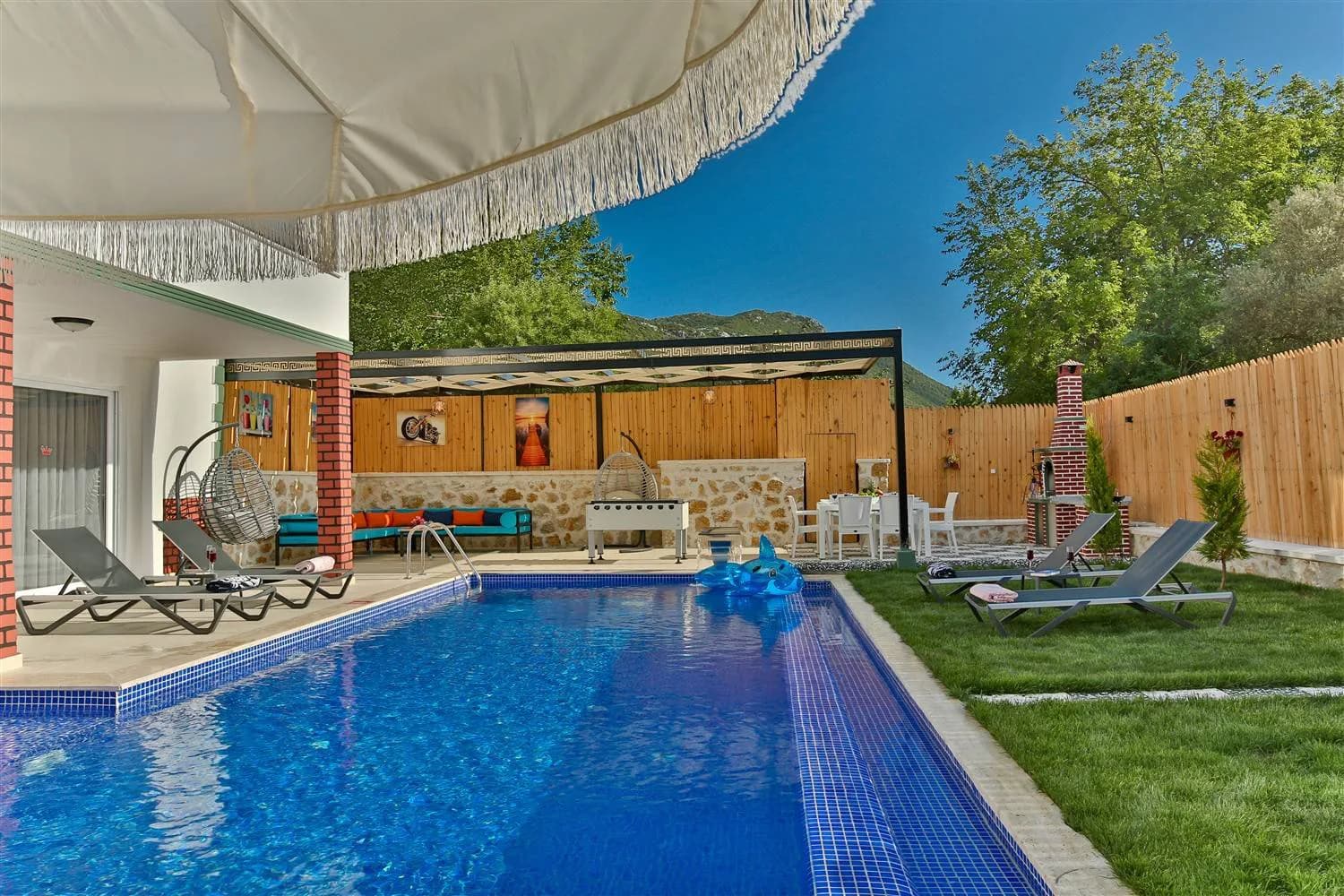 Kaş Bezirgan'da Geniş Bahçeli, Özel Havuzlu, Çocuk Oyun Alanlı Villa görsel 3