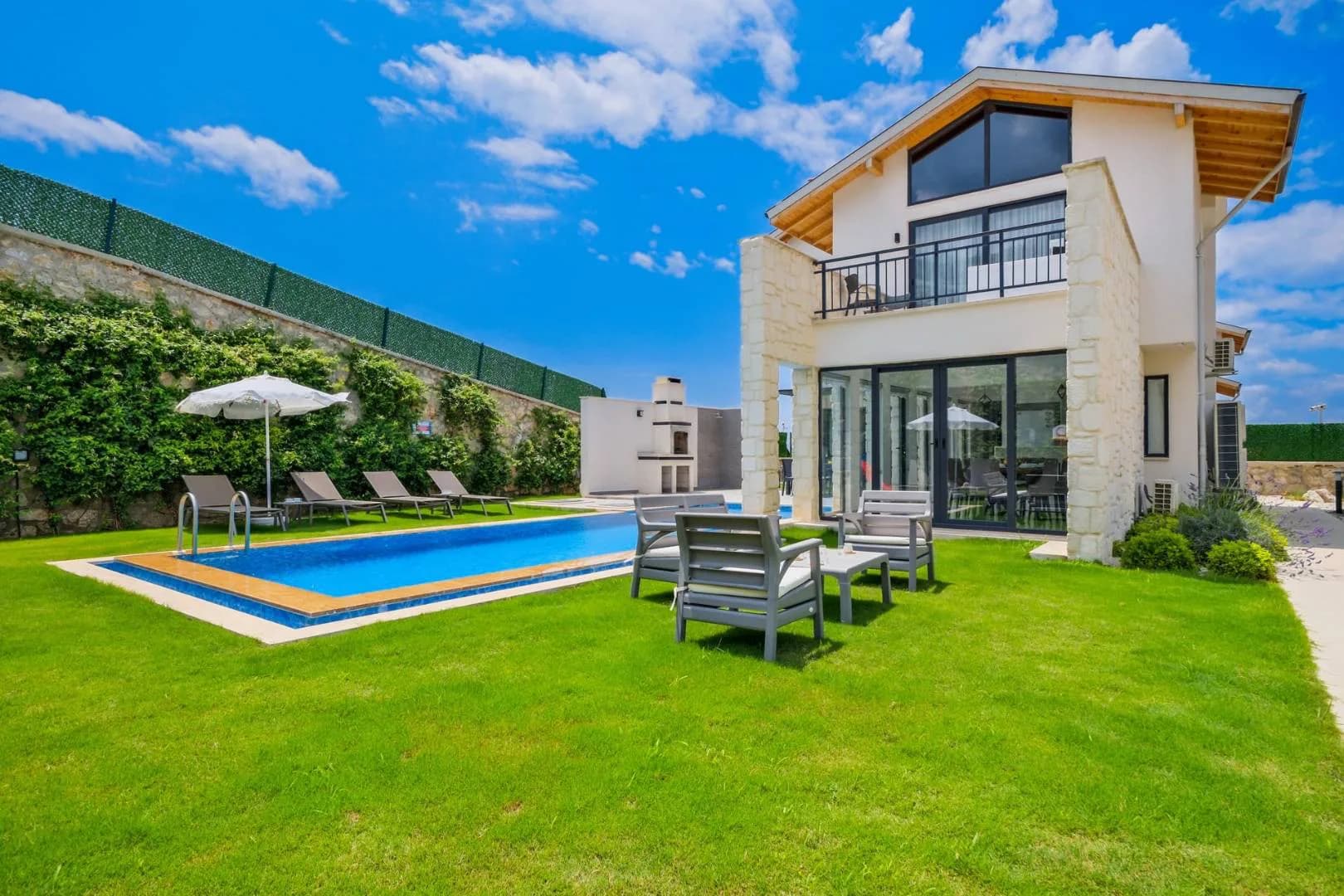 Fethiye Ölüdeniz'de Nezih Konumda, Özel Havuzlu, Jakuzili Villa görsel 1