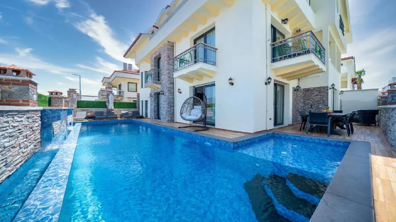 Fethiye Akarca'da Elverişli Konumda, Özel Havuzlu, Konforlu Villa görsel 1
