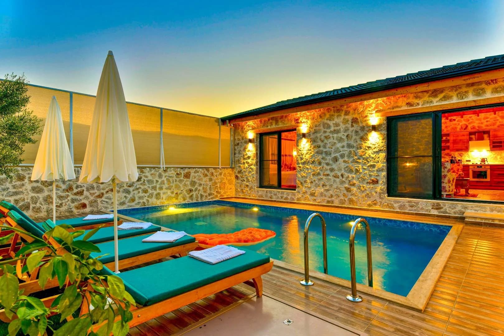 Fethiye'de Modern Mimarili, Özel Havuzlu, Jakuzili, Konforlu Villa görsel 1