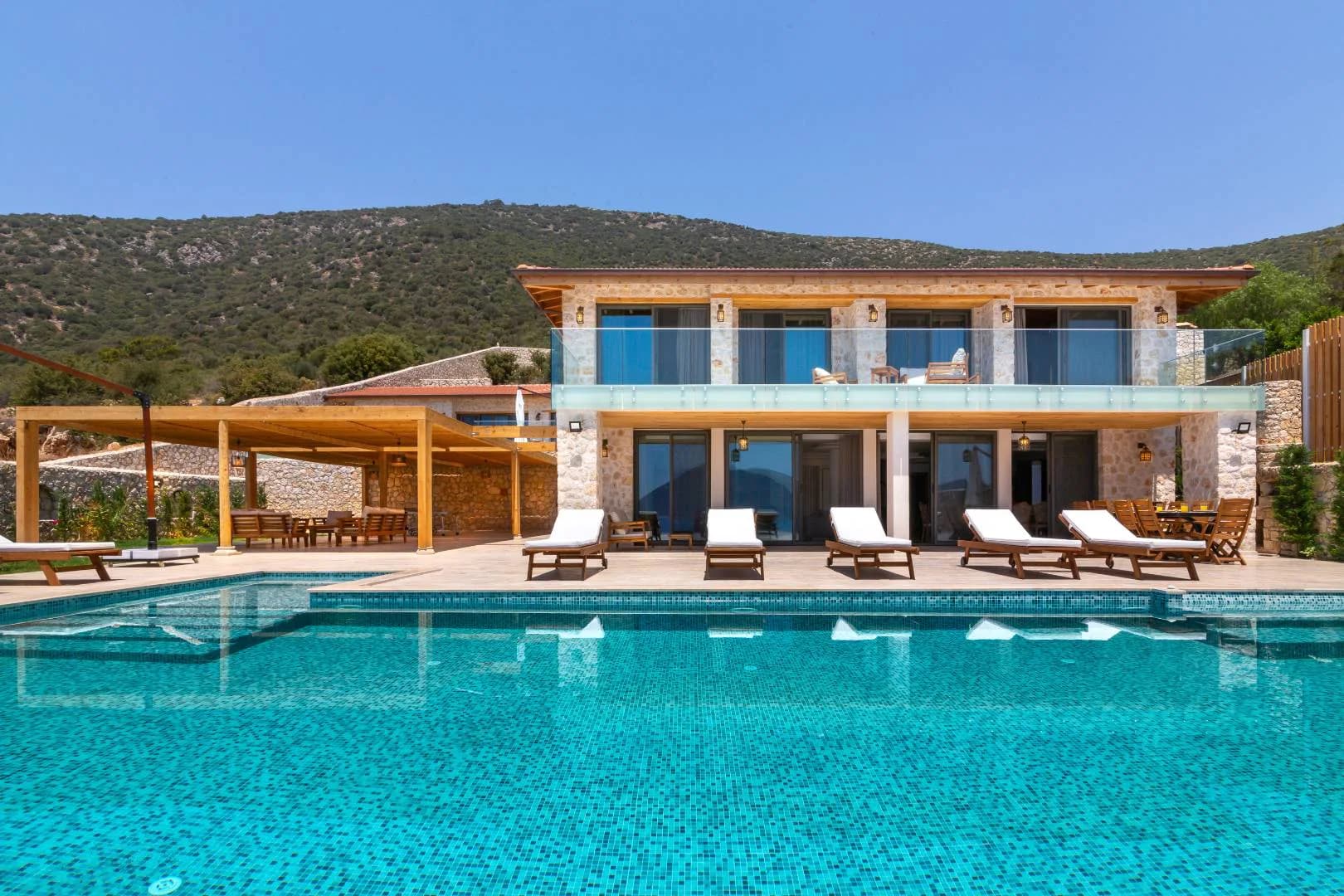 Kaş Kalkan'da Kalabalık Ailelere Uygun, Özel Plajlı, Lüks Villa görsel 3