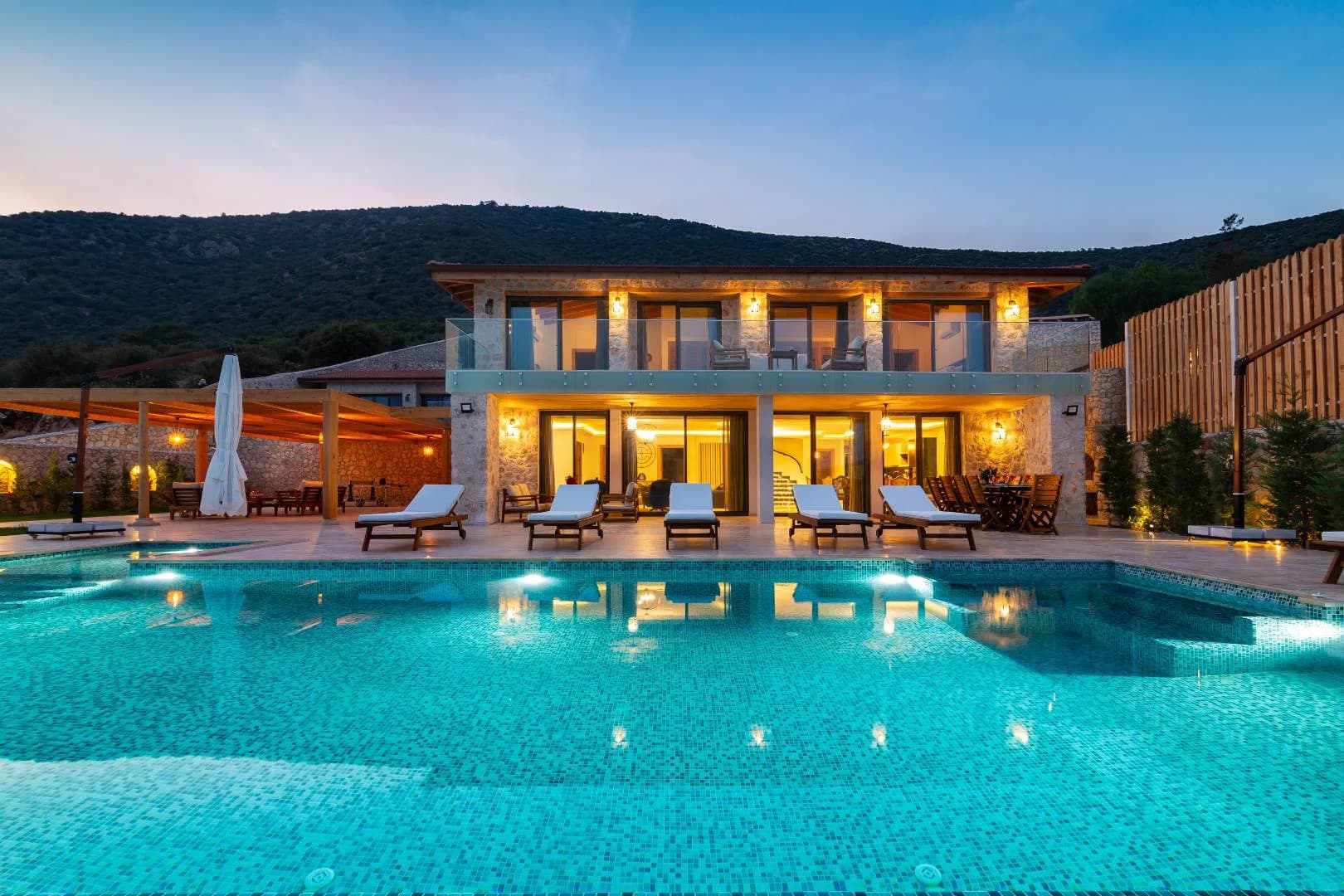 Kaş Kalkan'da Kalabalık Ailelere Uygun, Özel Plajlı, Lüks Villa görsel 1