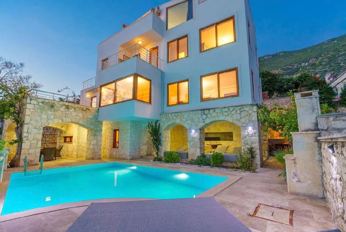 Kaş Kalkan'da Yeşillikler İçerisinde, Özel Havuzlu, Konforlu Villa görsel 1