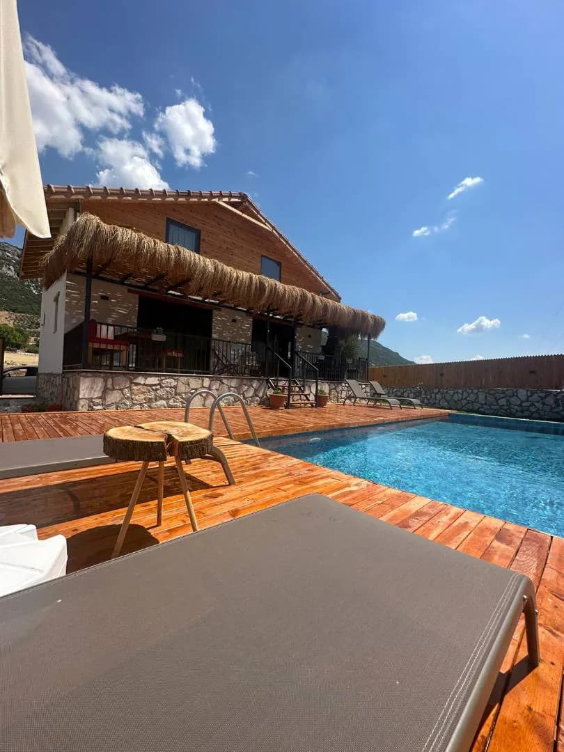 Kaş Sarıbelen'de Şık Tasarımlı, Özel Havuzlu, 2+1 Tatil Villası görsel 1
