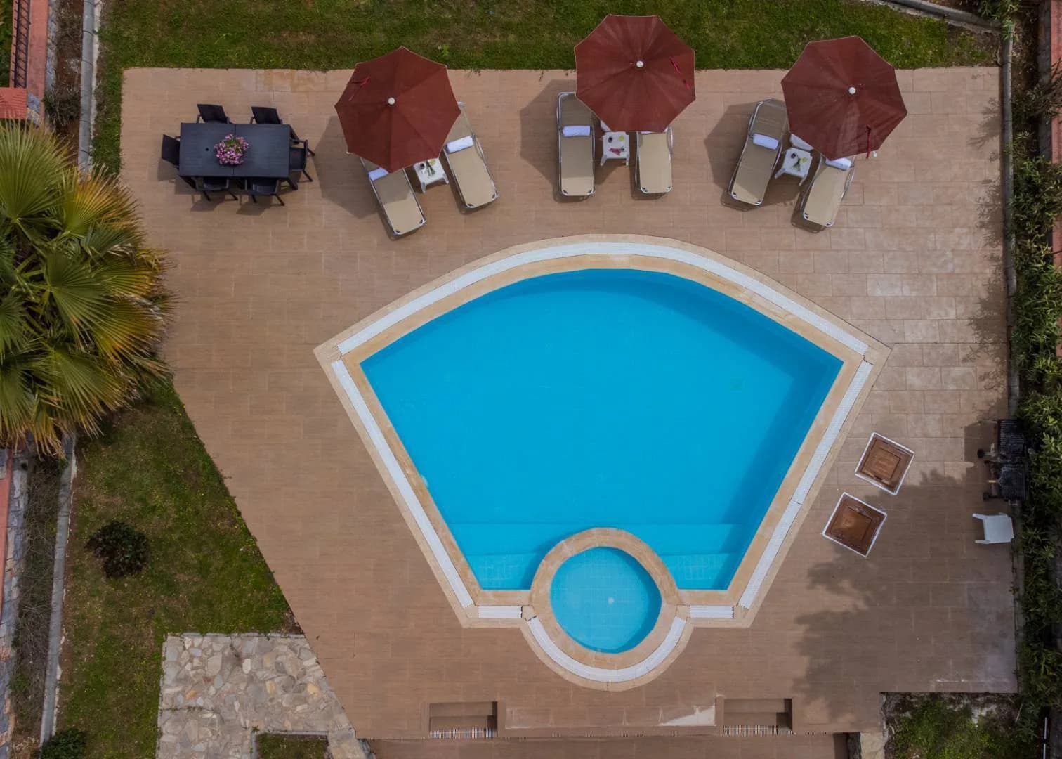 Fethiye Ölüdeniz'de Özel Havuzlu, 10 Kişilik, Lüks Tripleks Villa görsel 3