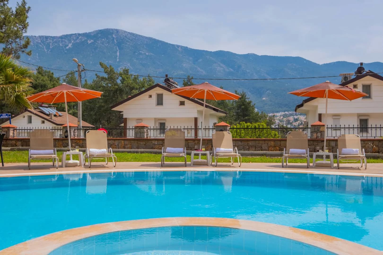 Fethiye Ölüdeniz'de Özel Havuzlu, 10 Kişilik, Lüks Tripleks Villa görsel 2