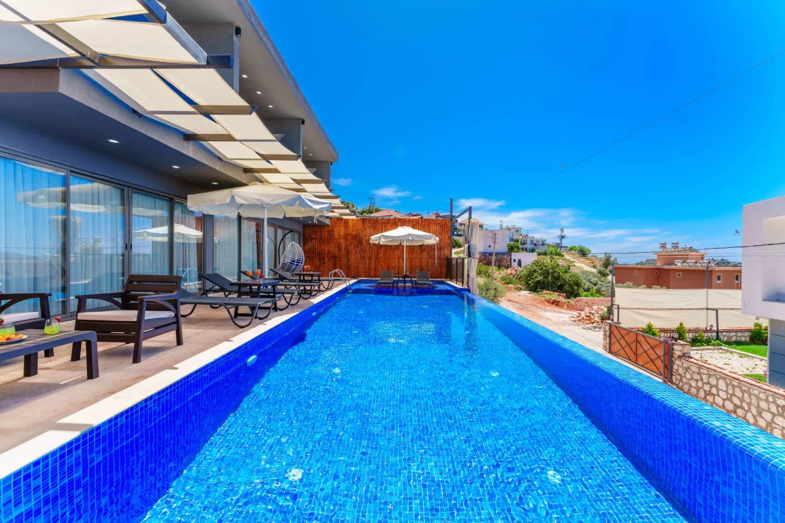 Kaş Bezirgan'da Geniş Ailelere Uygun, Özel Havuzlu, Konforlu Villa görsel 2