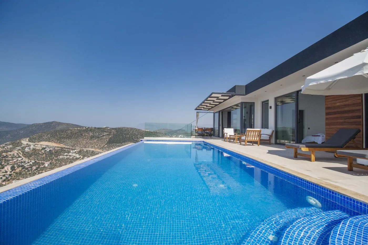 Kaş Bezirgan'da Deniz Manzaralı, Sonsuzluk Havuzlu, Jakuzili Villa görsel 1