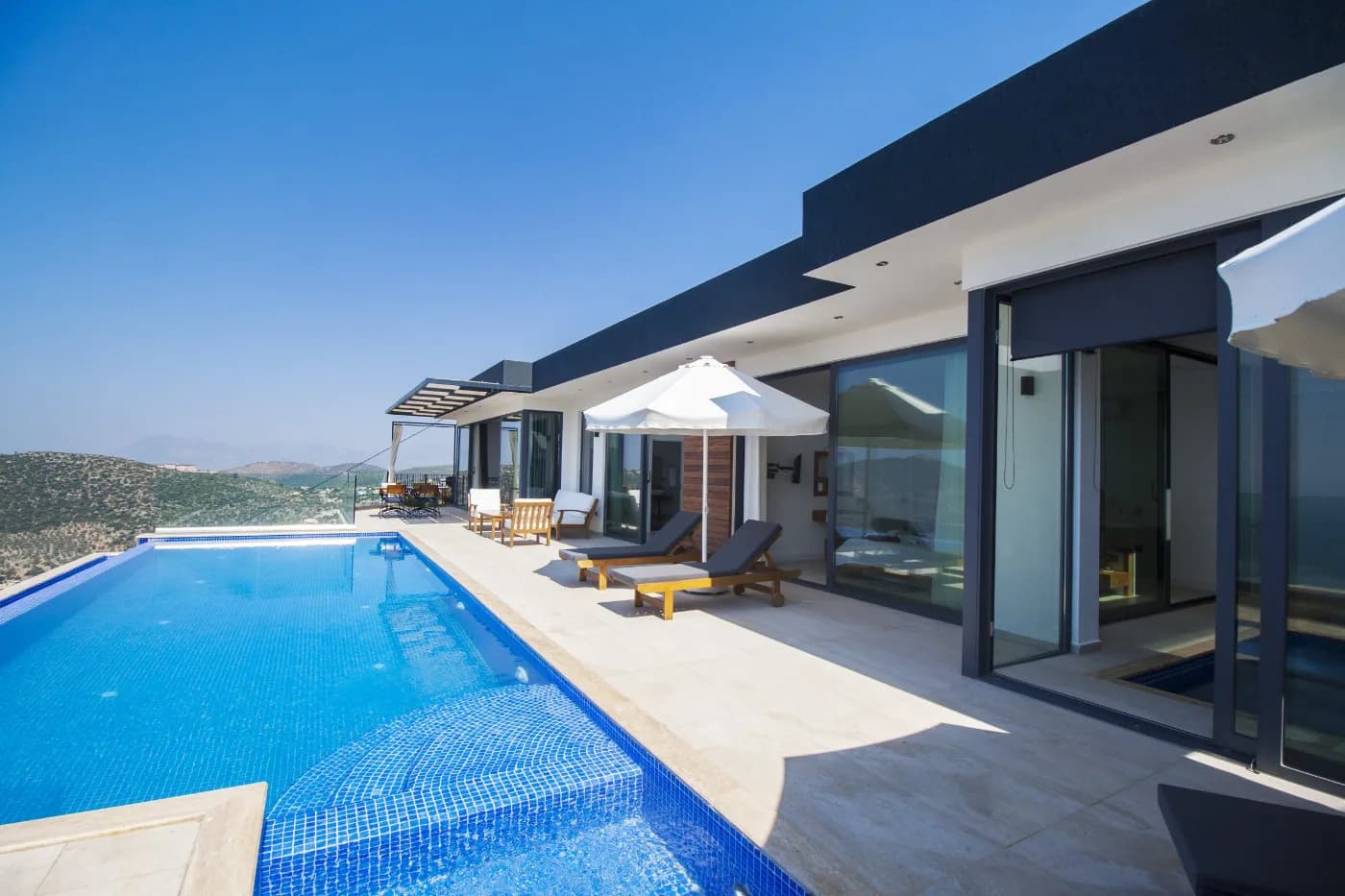Kaş Bezirgan'da Deniz Manzaralı, Sonsuzluk Havuzlu, Jakuzili Villa görsel 2