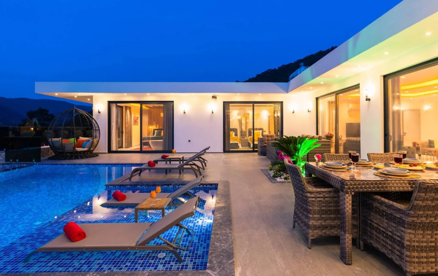 Antalya Kaş'ta Doğa Manzaralı, Özel Havuzlu, Bol Olanaklı Villa görsel 1
