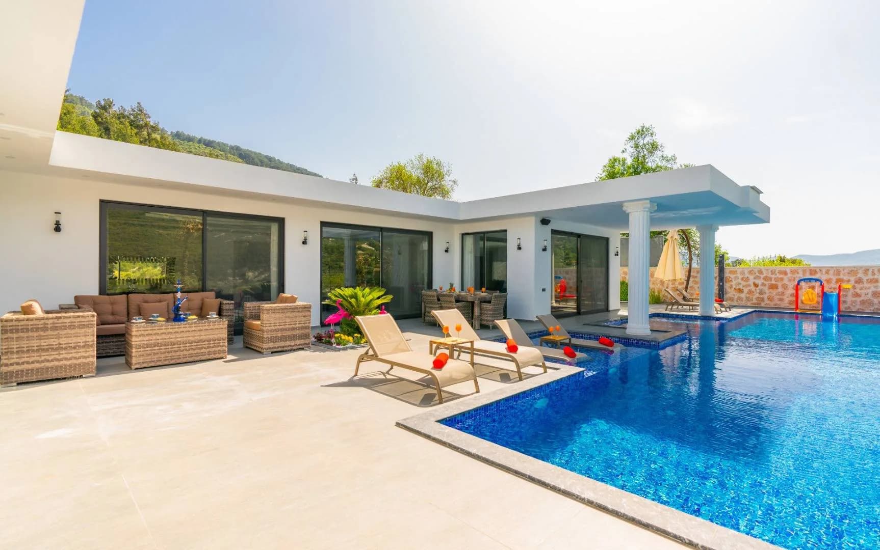 Antalya Kaş'ta Doğa Manzaralı, Özel Havuzlu, Bol Olanaklı Villa görsel 2