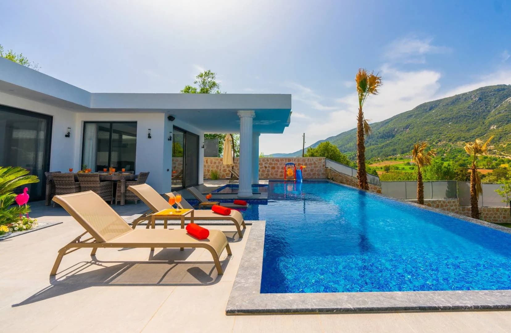 Antalya Kaş'ta Doğa Manzaralı, Özel Havuzlu, Bol Olanaklı Villa görsel 3