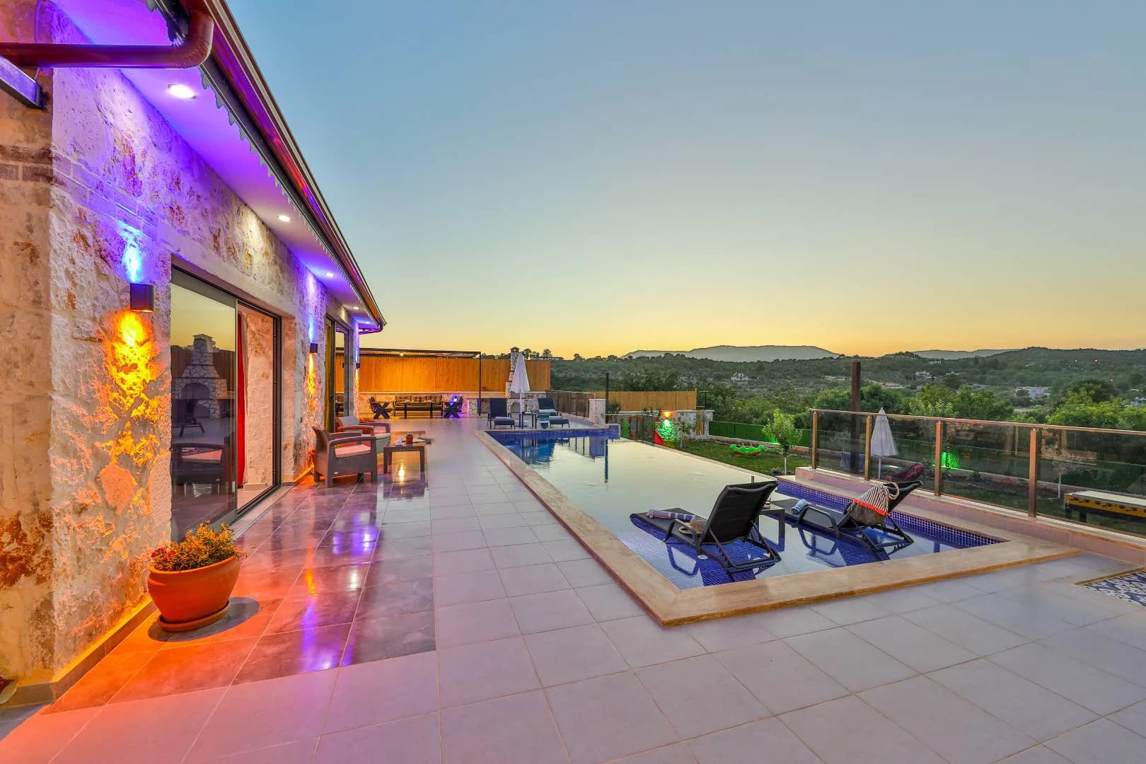 Kaş Belenli'de Çocuk Oyun Alanlı, Özel Havuzlu, Jakuzili Villa görsel 3