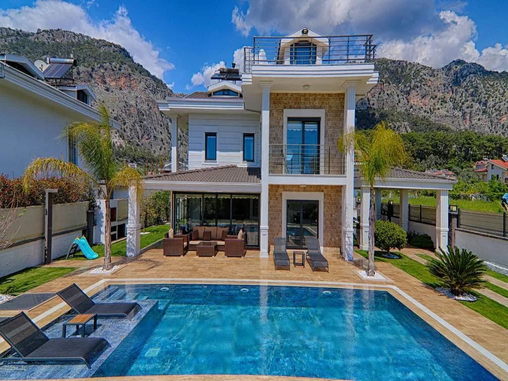 Fethiye Göcek'te Merkezi Konumda, Özel Havuzlu, 3+1, Lüks Villa görsel 3