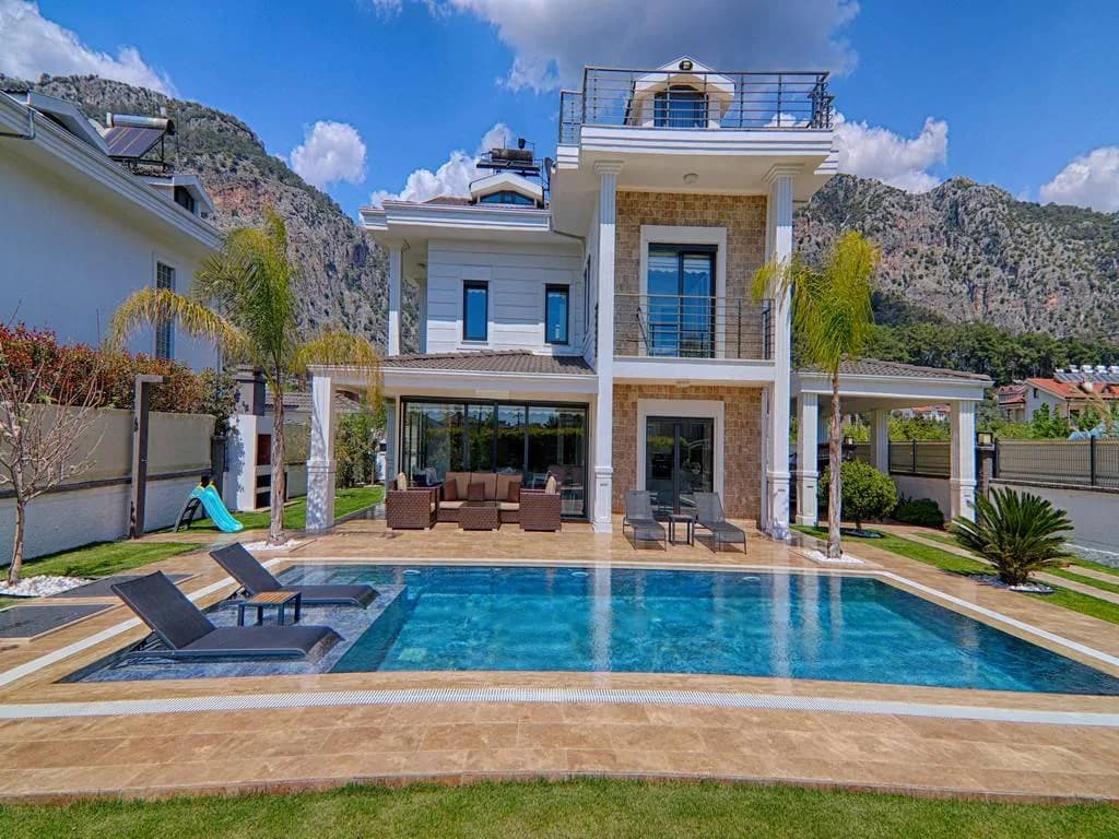 Fethiye Göcek'te Merkezi Konumda, Özel Havuzlu, 3+1, Lüks Villa görsel 2
