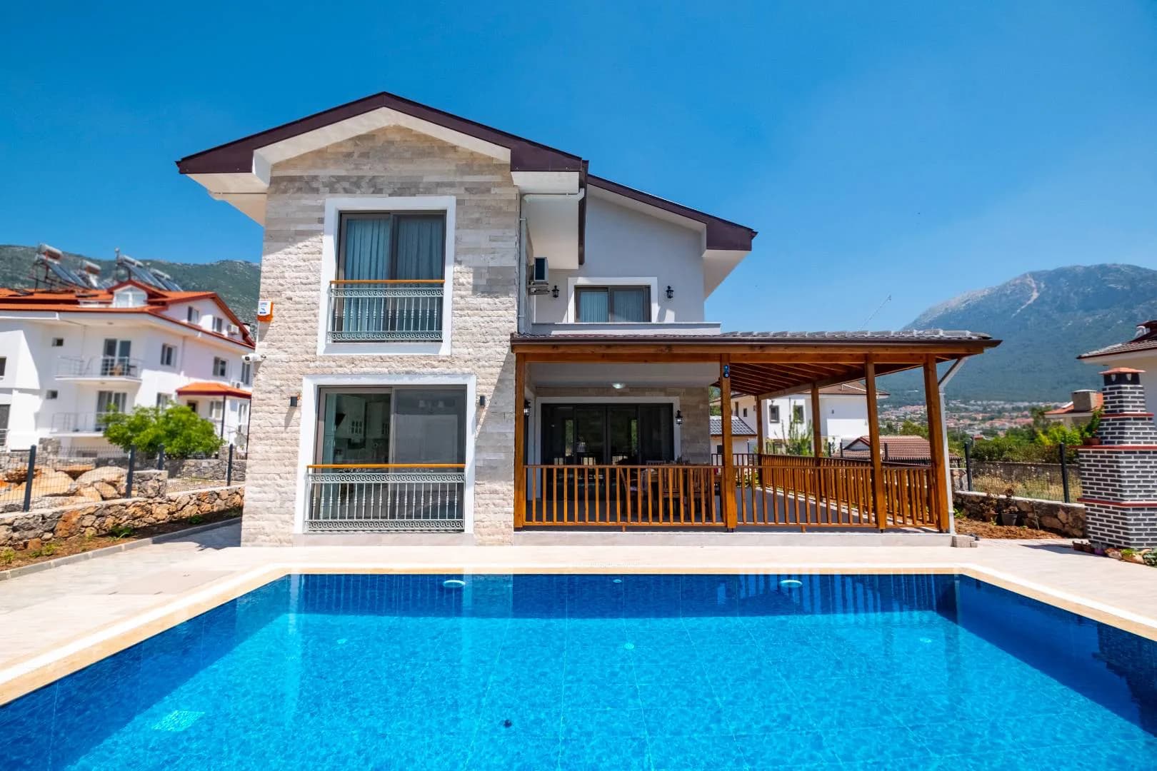 Fethiye Ölüdeniz'de Geniş Bahçeli, Özel Havuzlu, Modern Villa görsel 2