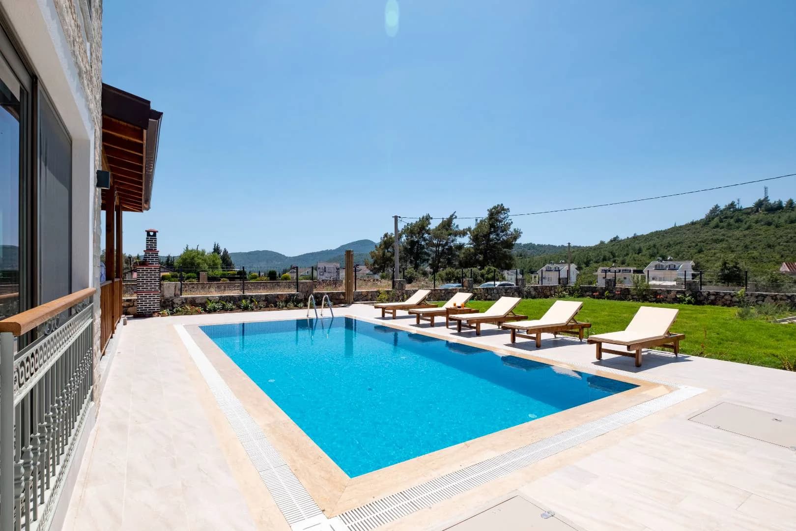 Fethiye Ölüdeniz'de Geniş Bahçeli, Özel Havuzlu, Modern Villa görsel 3