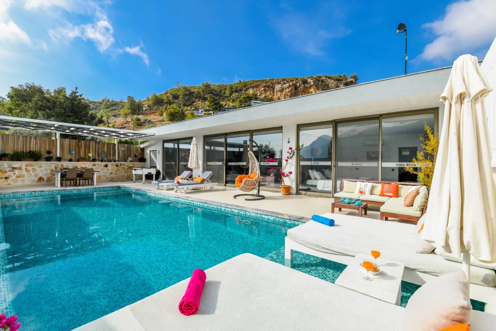Kaş İslamlar'da Geniş Bahçeli, Özel Havuzlu, Kiralık Villa görsel 1