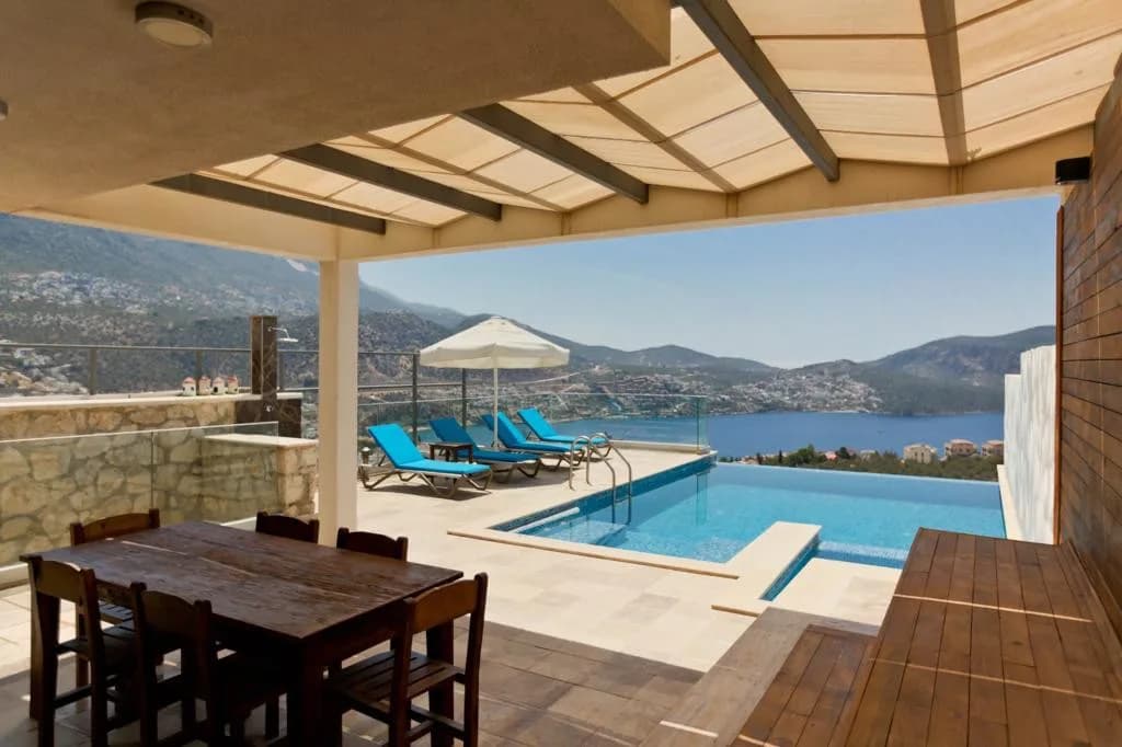 Kalkan'da Deniz Manzaralı, Yetişkin ve Çocuk Havuzlu, Konforlu Villa görsel 3