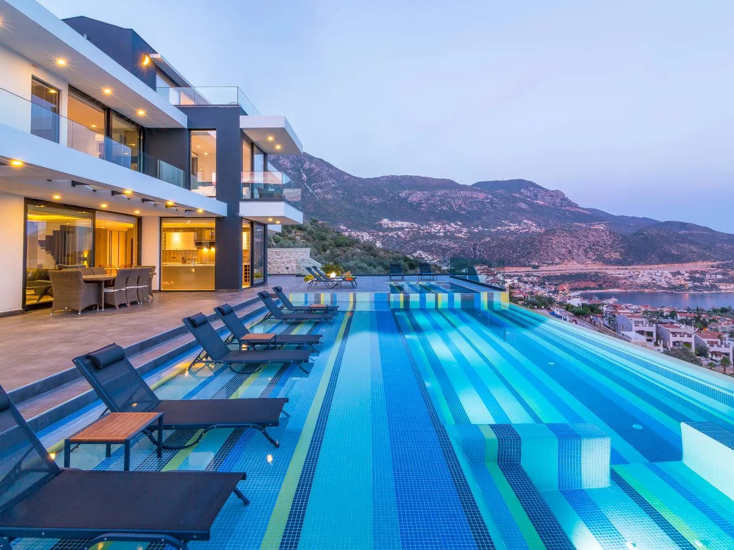 Kaş Kalkan'da Benzersiz Deniz Manzaralı, Özel Havuzlu, İhtişamlı Villa görsel 2