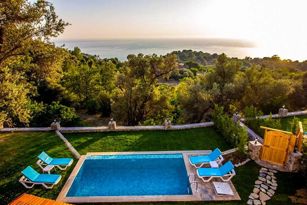 Fethiye Faralya'da Enfes Deniz Manzaralı, Özel Havuzlu, İkiz Villa görsel 3