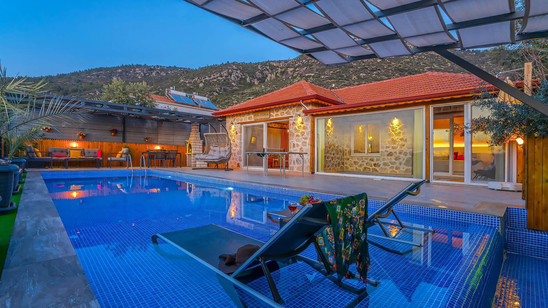 Kaş Üzümlü'de Doğa ve Deniz Manzaralı, Özel Havuzlu, Kiralık Villa görsel 1